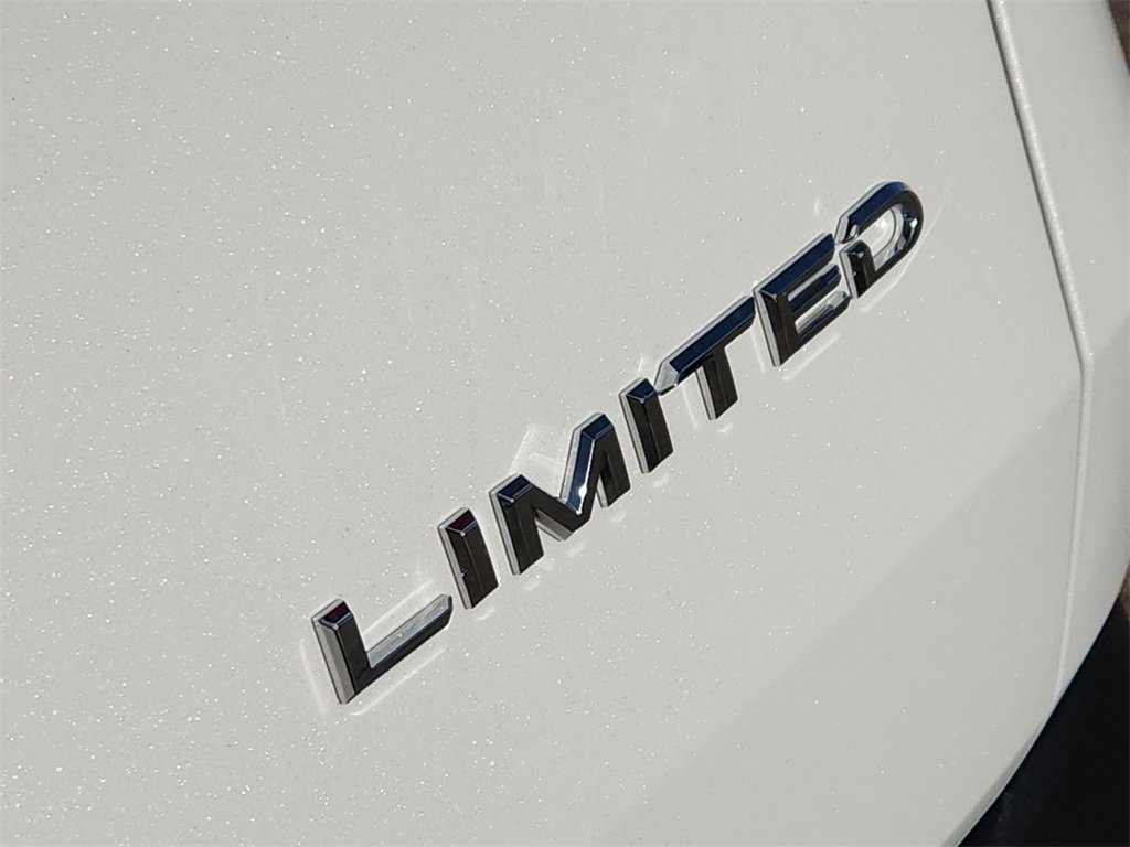 Used 2025 Toyota Grand Highlander AWD image 24