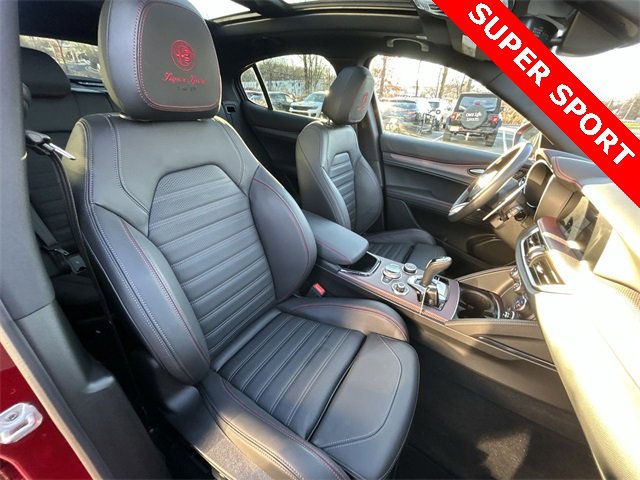 Used 2024 Alfa Romeo Stelvio Quadrifoglio image 25