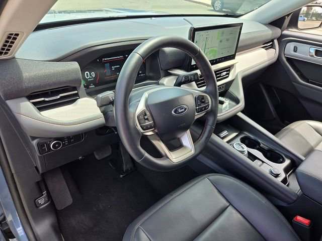 Used 2025 Ford Explorer Active w/ Active Comfort Package RWD image 9