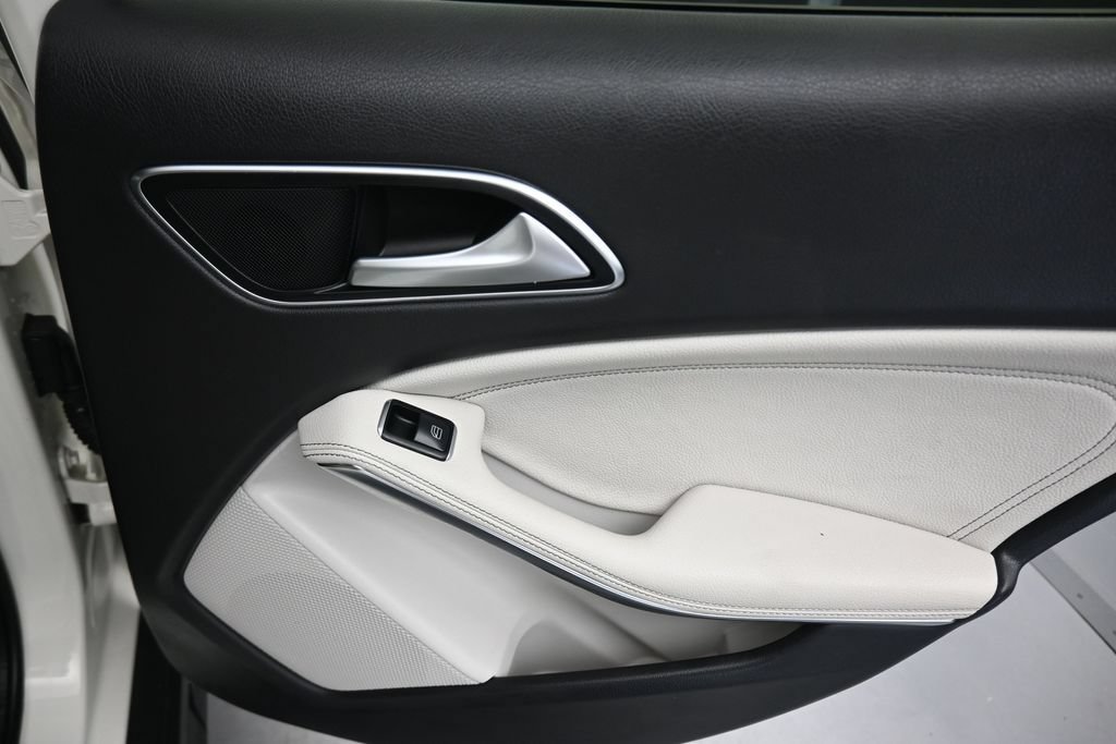 Used 2016 Mercedes-Benz GLA 250 image 35