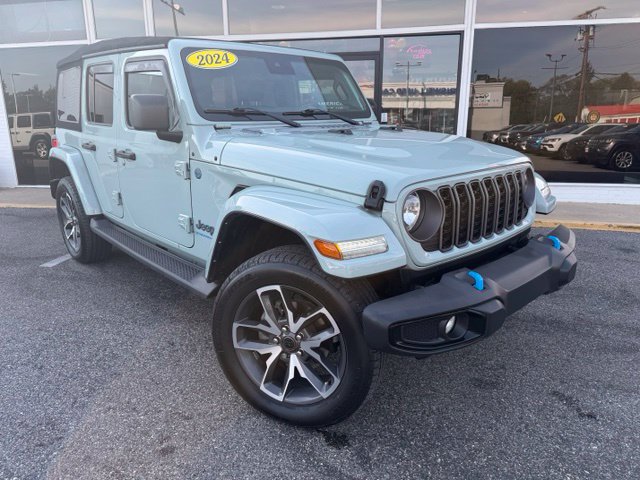 Used 2024 Jeep Wrangler Unlimited w/ Convenience Group AWD/4WD image 2
