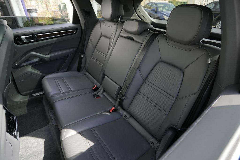 Used 2019 Porsche Cayenne S image 25