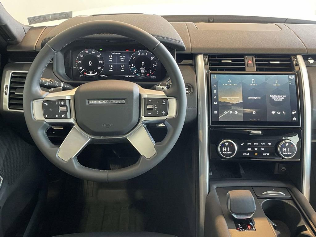 Used 2025 Land Rover Discovery S image 25