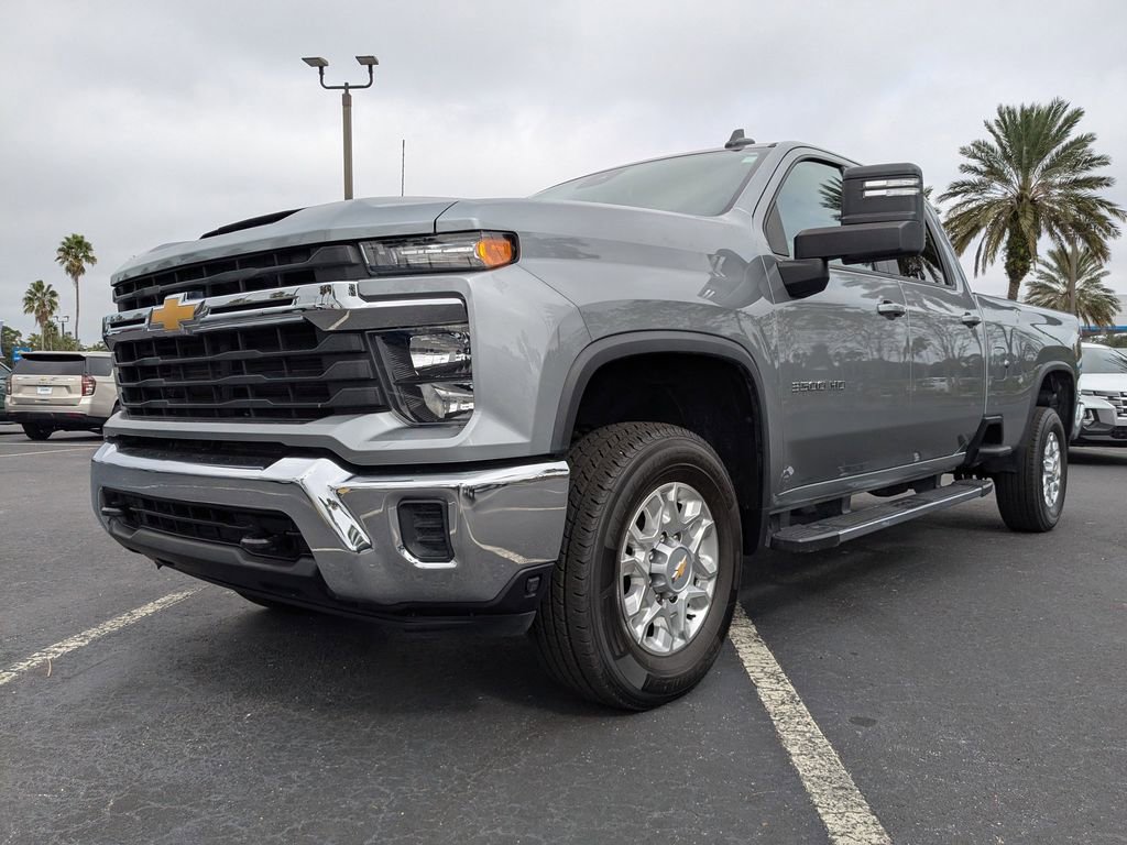 Used 2024 Chevrolet Silverado 3500 LT image 9