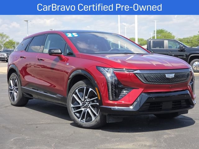 Used 2025 Cadillac Optiq Sport 2 w/ LPO, Floor Liner Package AWD/4WD image 2