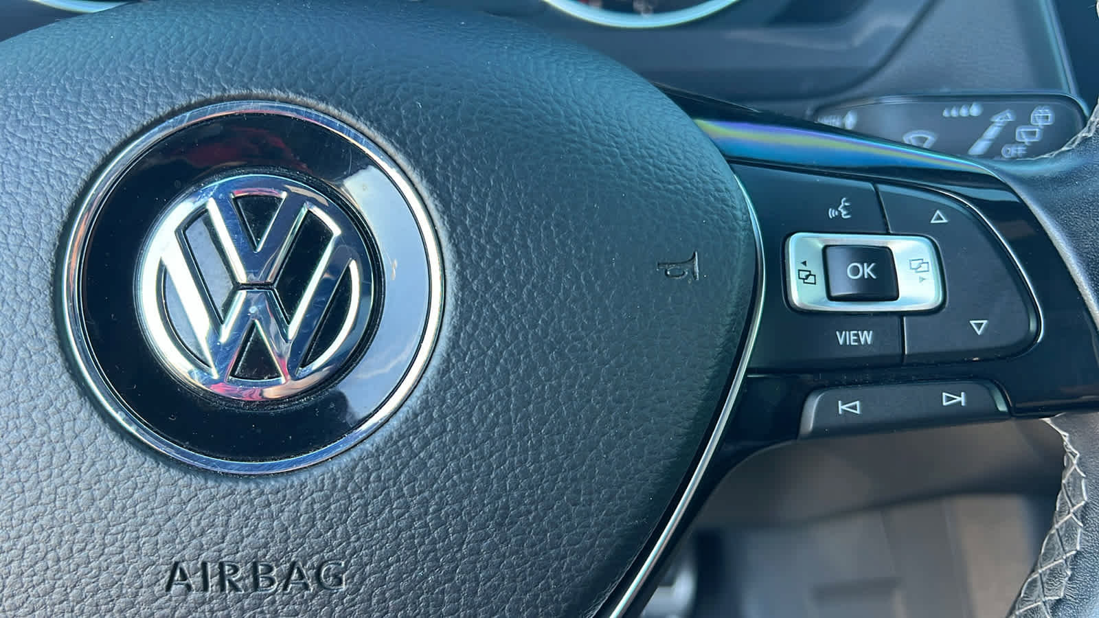 Used 2020 Volkswagen Tiguan SE R-Line image 20