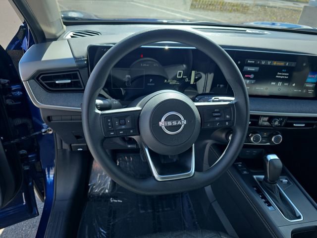 Used 2025 Nissan Kicks SV image 14
