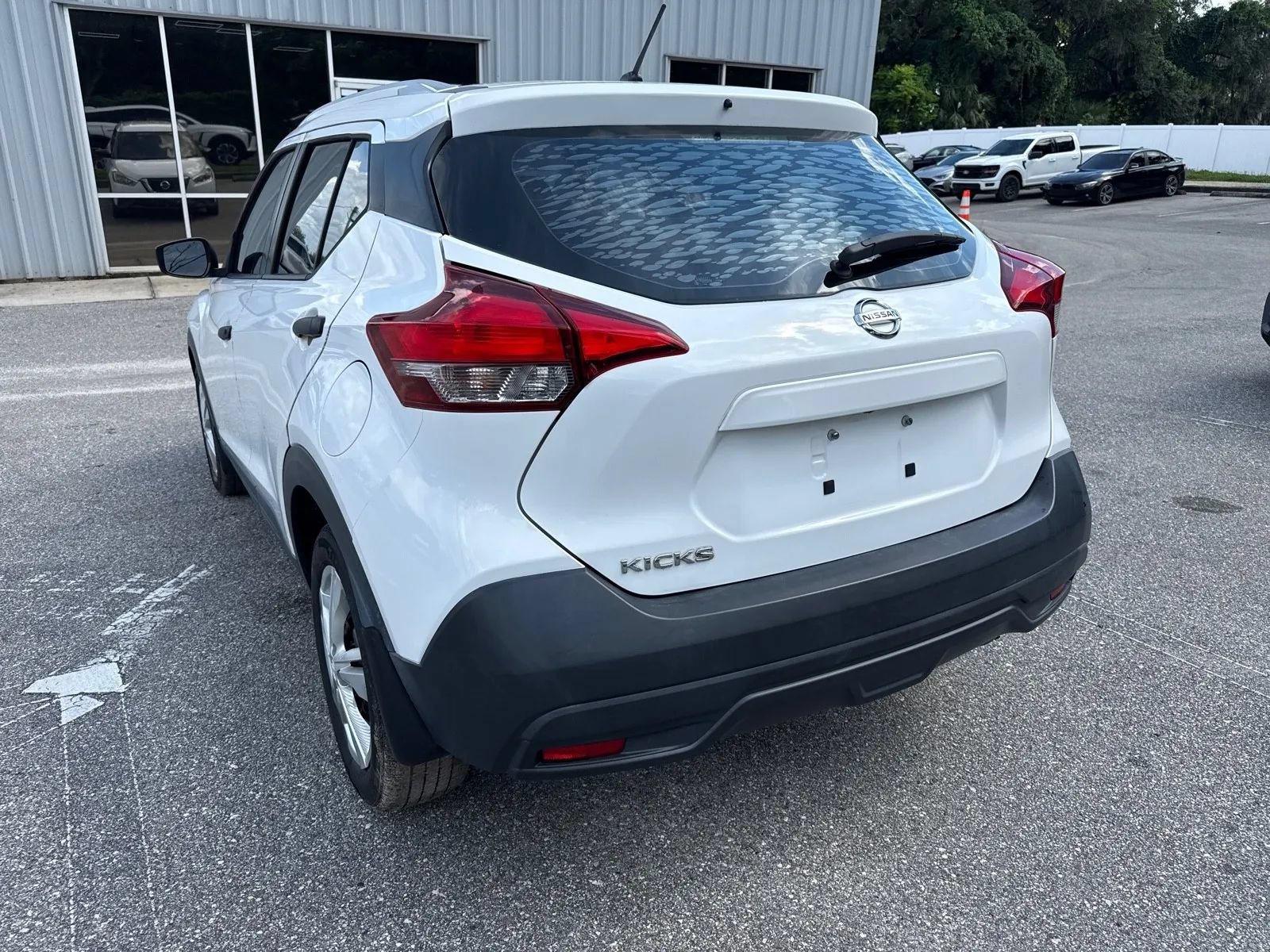 Used 2019 Nissan Kicks S FWD image 10