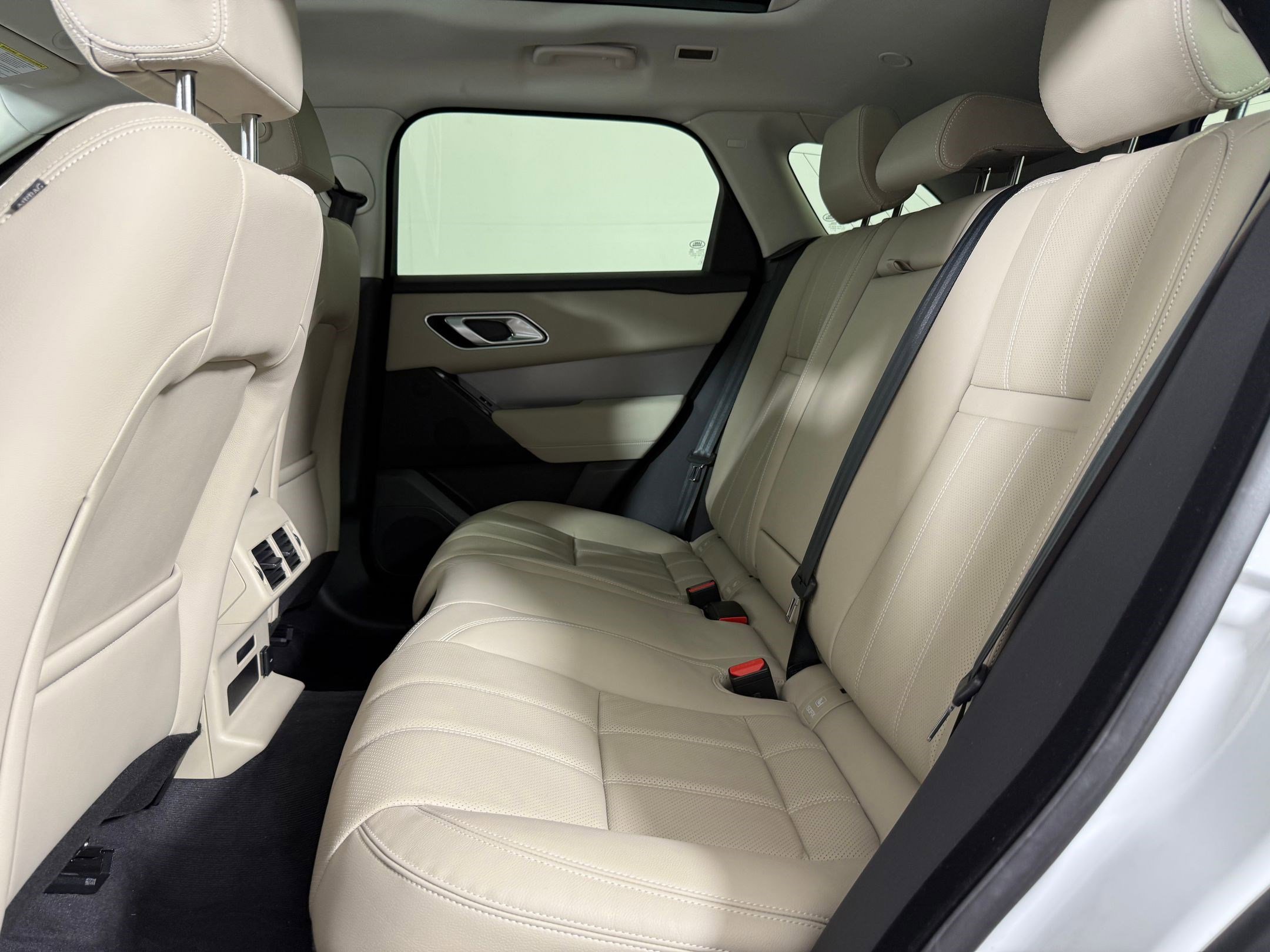 Used 2023 Land Rover Range Rover Velar S AWD/4WD image 28