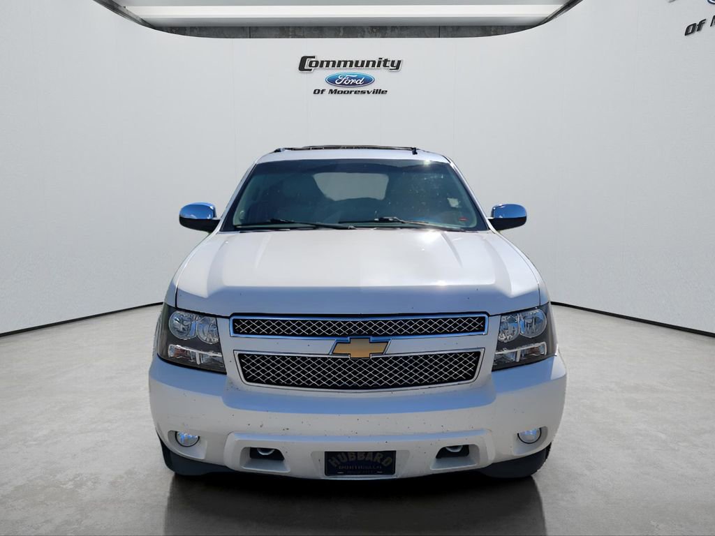 Used 2014 Chevrolet Suburban LTZ image 2
