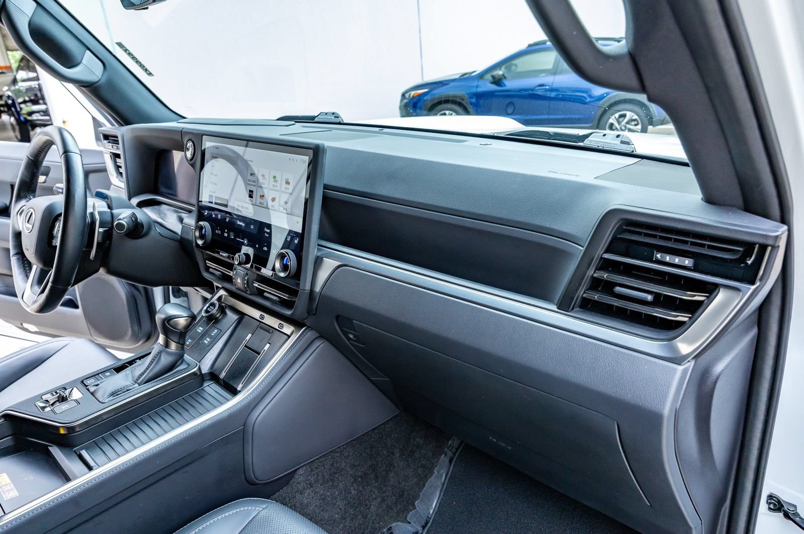 Used 2024 Lexus GX 550 w/ Accessory Package (Z1) AWD/4WD image 18