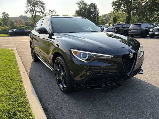 Used 2023 Alfa Romeo Stelvio Veloce AWD/4WD image 2