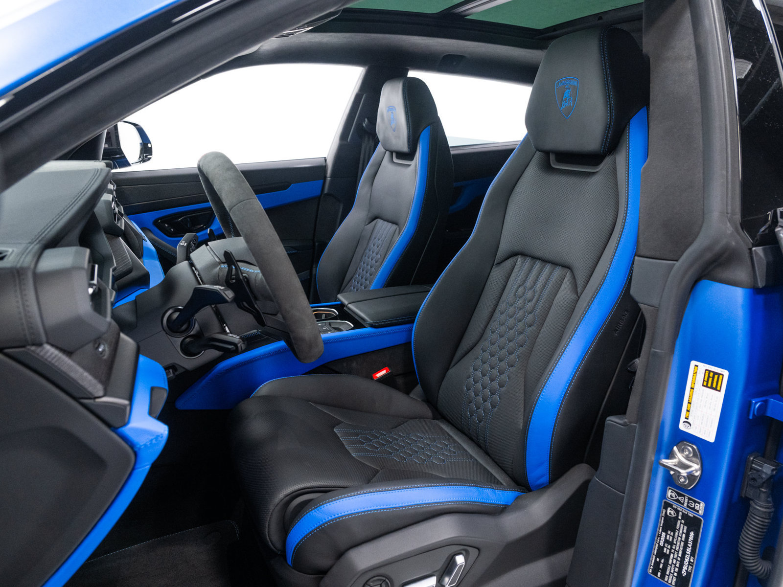 Used 2025 Lamborghini Urus SE AWD/4WD image 44