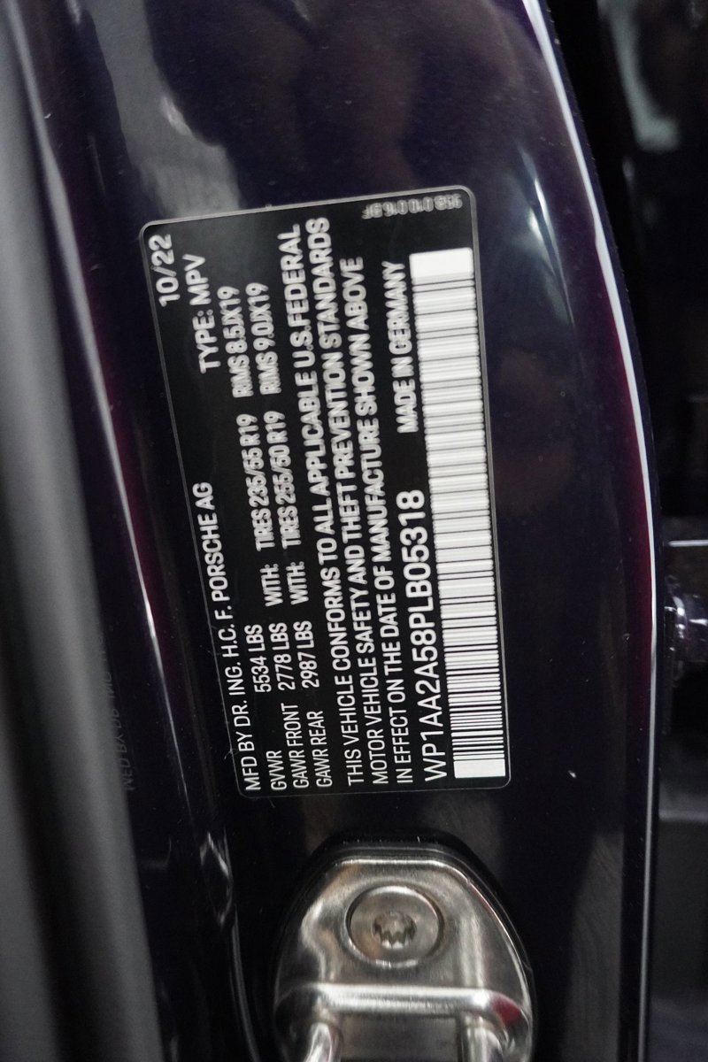 Certified 2023 Porsche Macan Turbo image 30