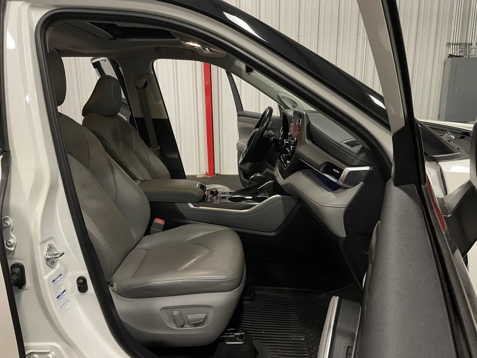 Used 2020 Toyota Highlander Limited image 47