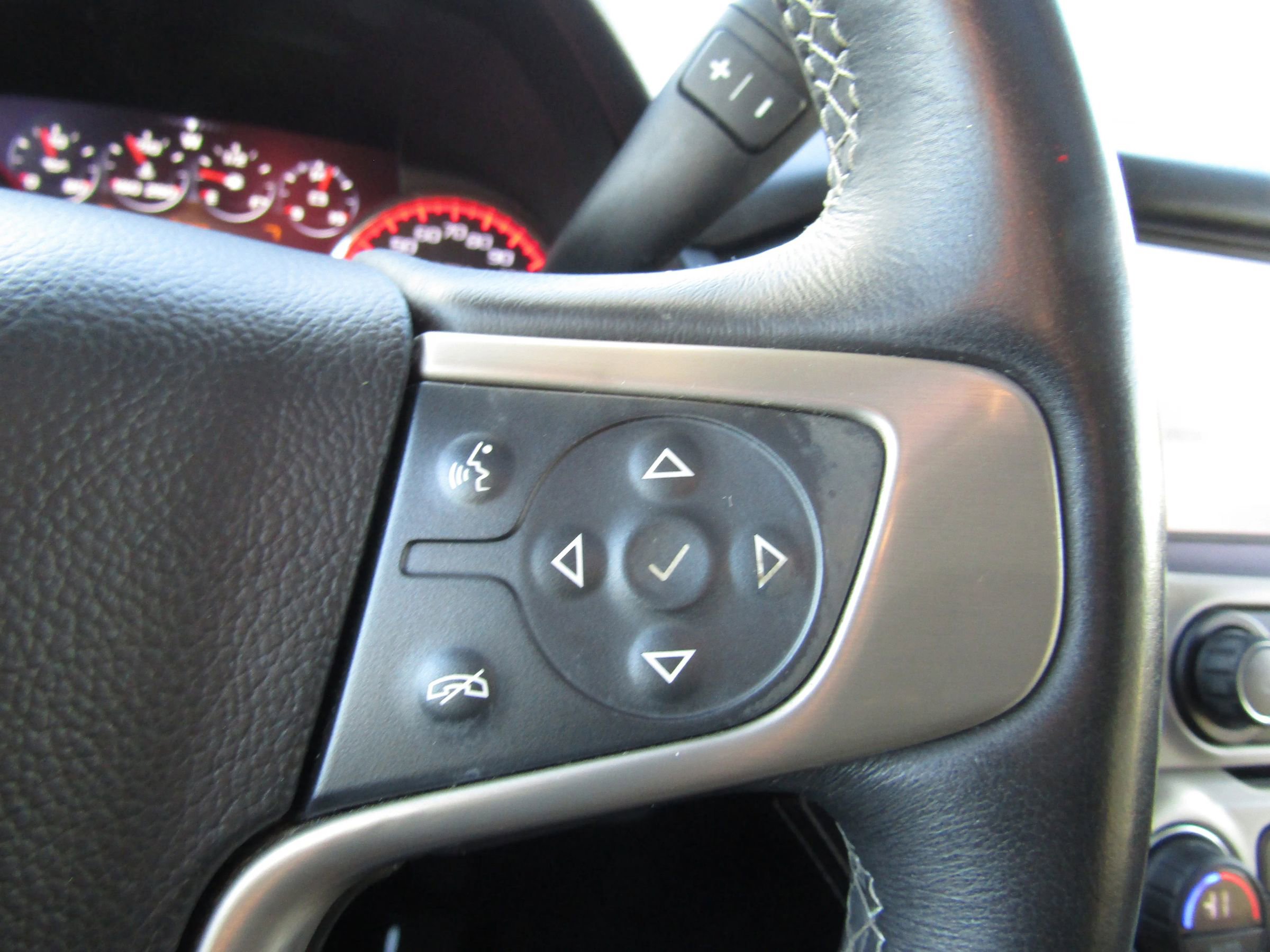 Used 2015 GMC Yukon XL Denali w/ Open Road Package image 35