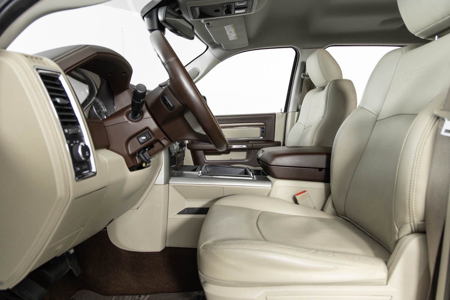 Used 2015 RAM 1500 Laramie w/ Convenience Group image 15