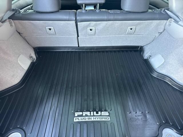 Used 2015 Toyota Prius Prime Plug-In Hybrid FWD image 18