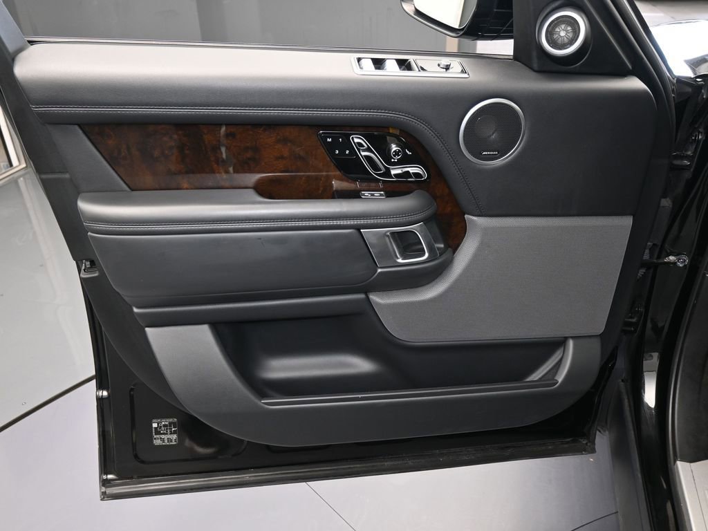 Used 2020 Land Rover Range Rover HSE image 13