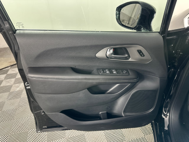 New 2027 Chrysler Pacifica Select FWD image 6