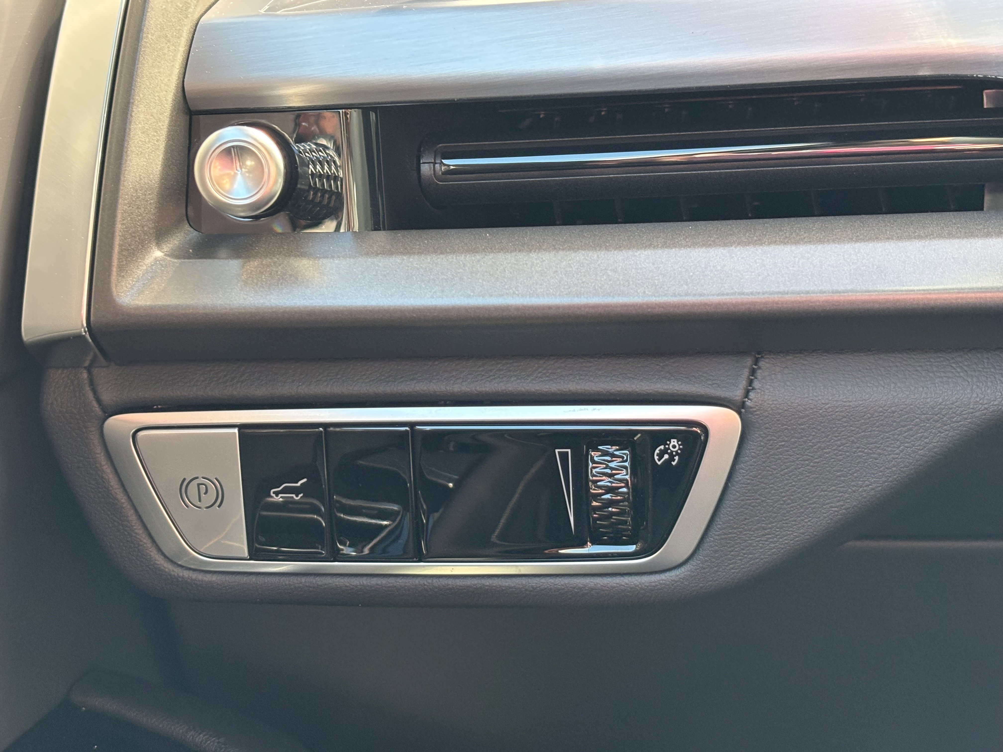 New 2026 Cadillac Vistiq Luxury w/ LPO, Floor Liner Package image 32