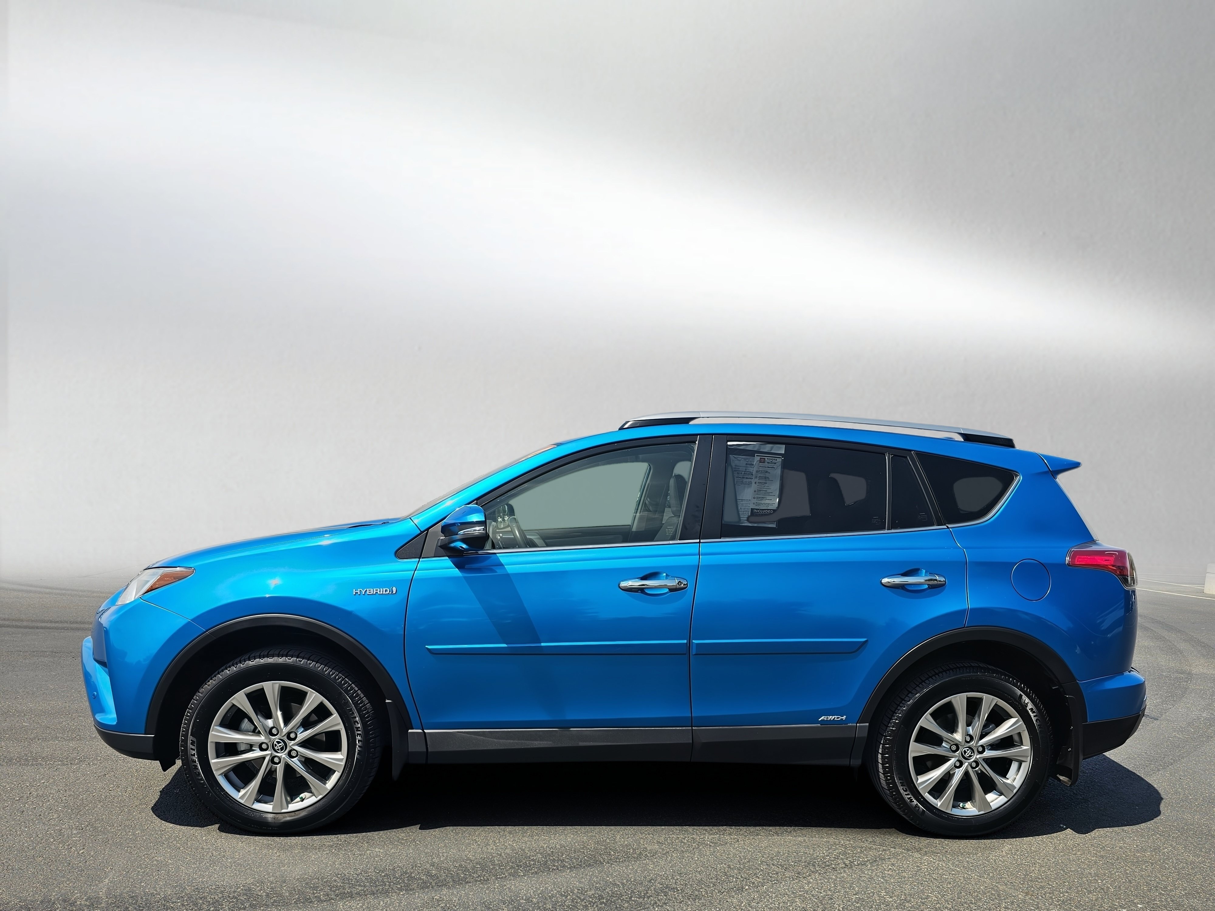 Used 2018 Toyota RAV4 Limited w/ Advanced Technology Package AWD/4WD image 2
