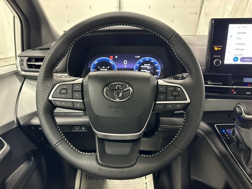 Used 2025 Toyota Sienna XSE image 18