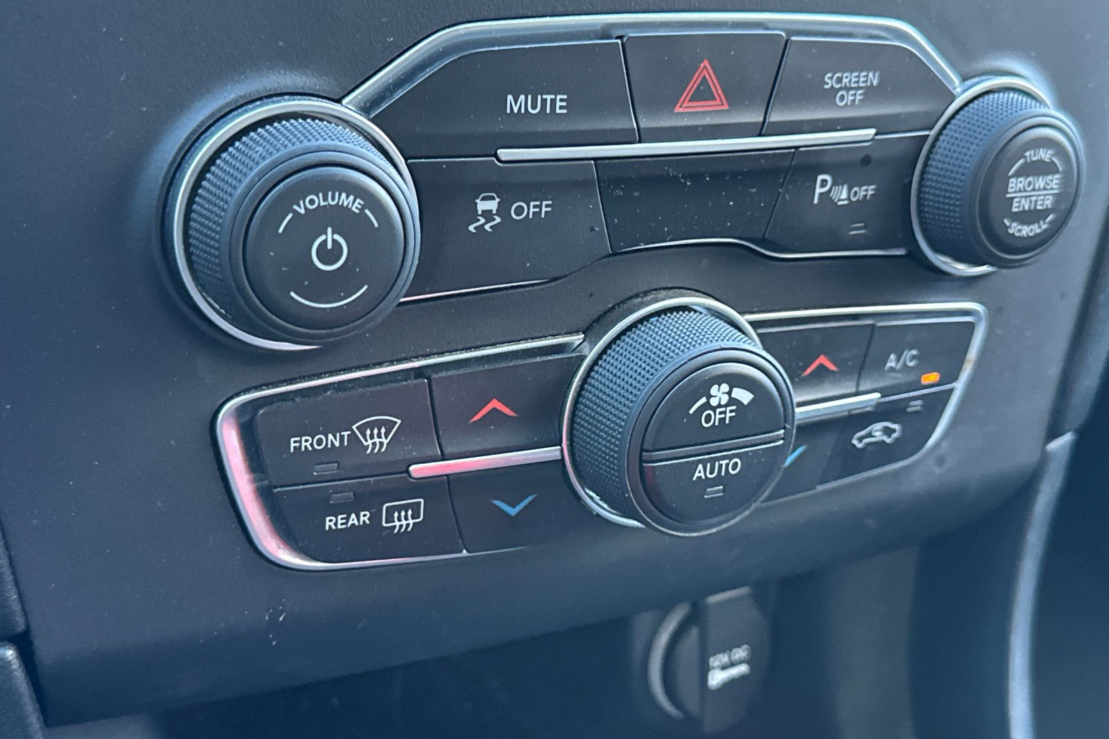 Used 2019 Dodge Charger SXT w/ Plus Group RWD image 28