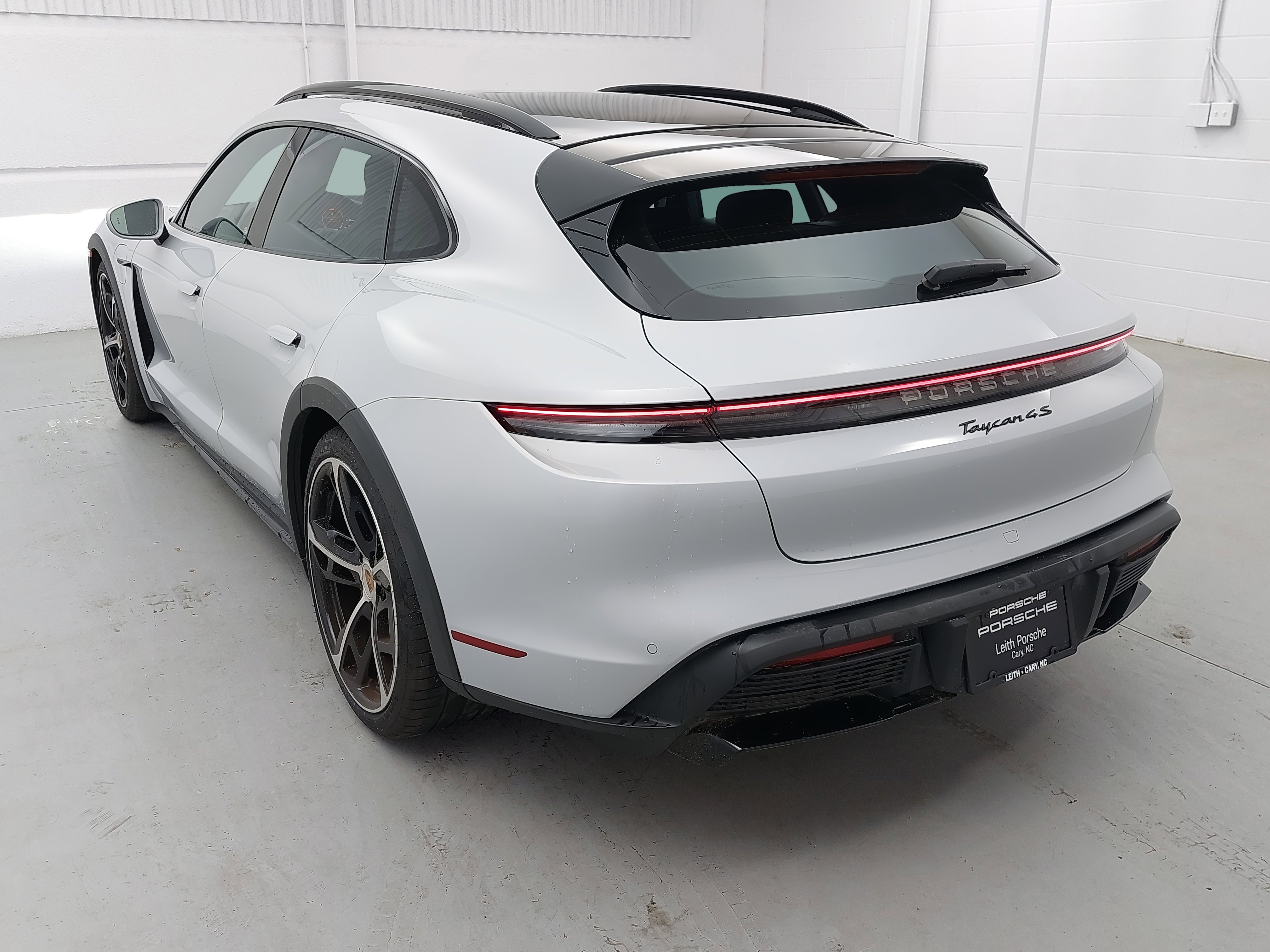 New 2025 Porsche Taycan 4S image 3