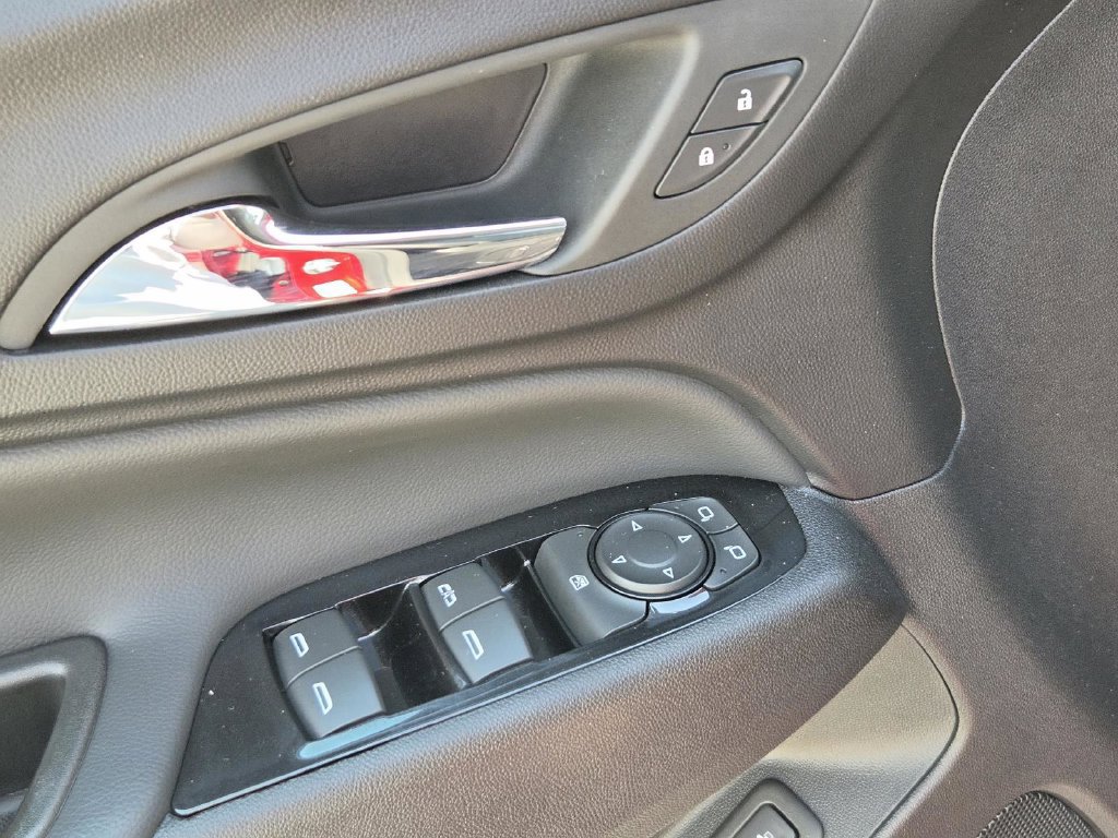 Used 2024 Chevrolet Equinox Premier AWD/4WD image 18