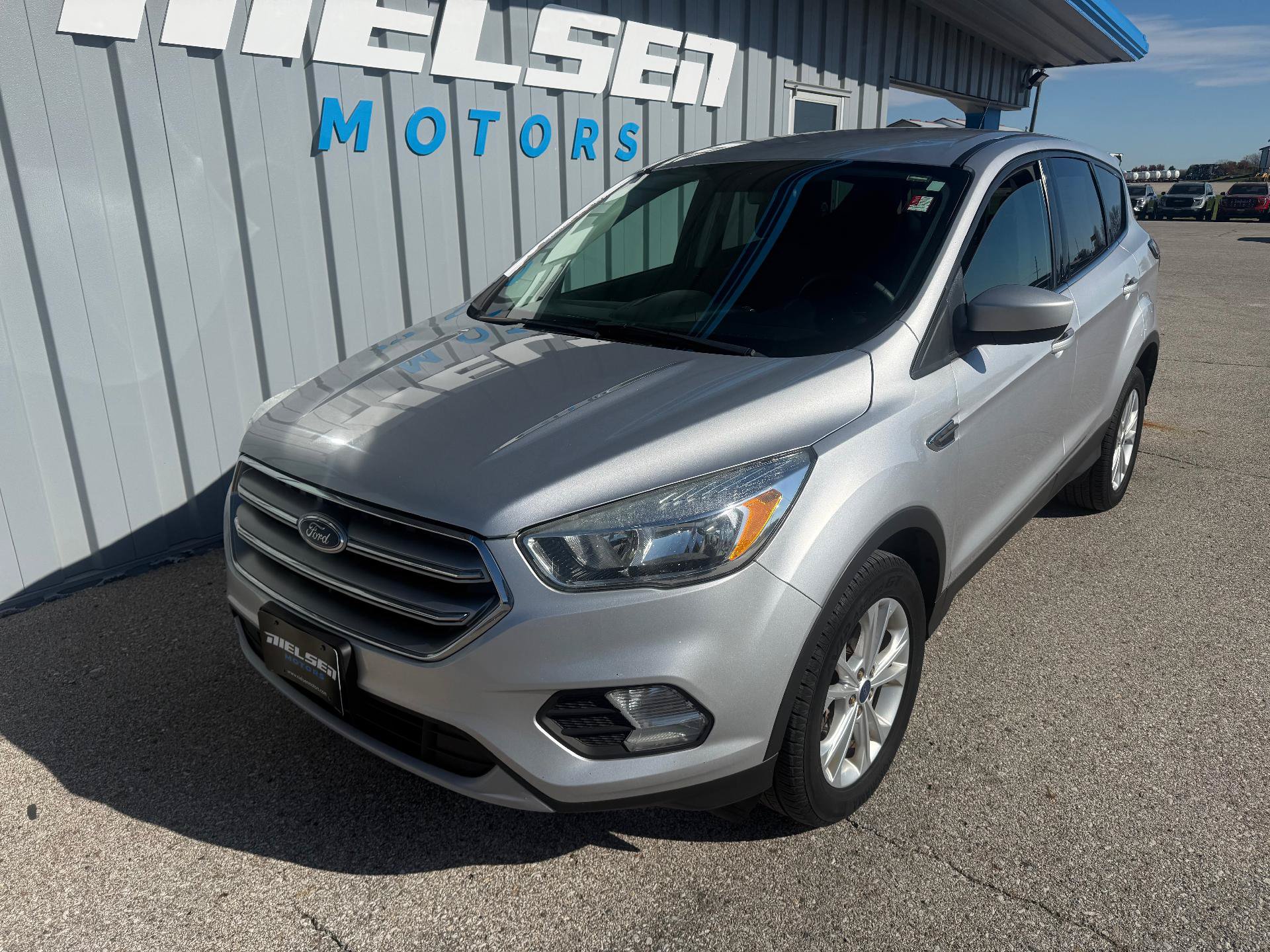 Used 2017 Ford Escape SE AWD/4WD image 2