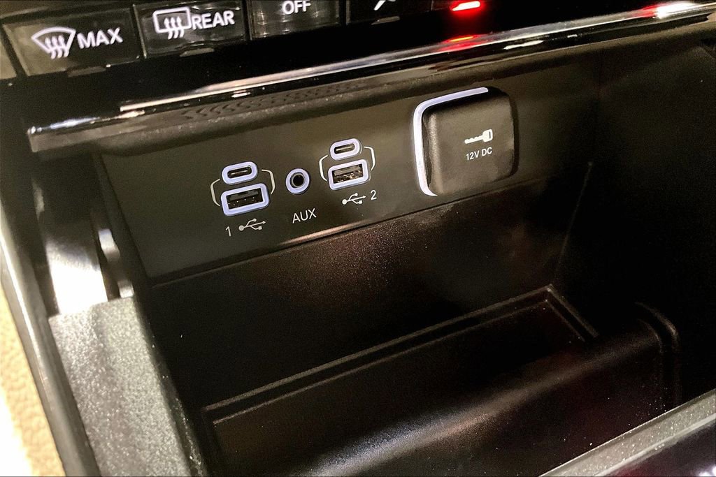 Used 2024 Jeep Grand Cherokee L Limited w/ Black Appearance Package RWD image 31