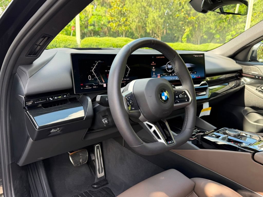 Used 2026 BMW 530i xDrive w/ M Sport Package AWD/4WD image 11