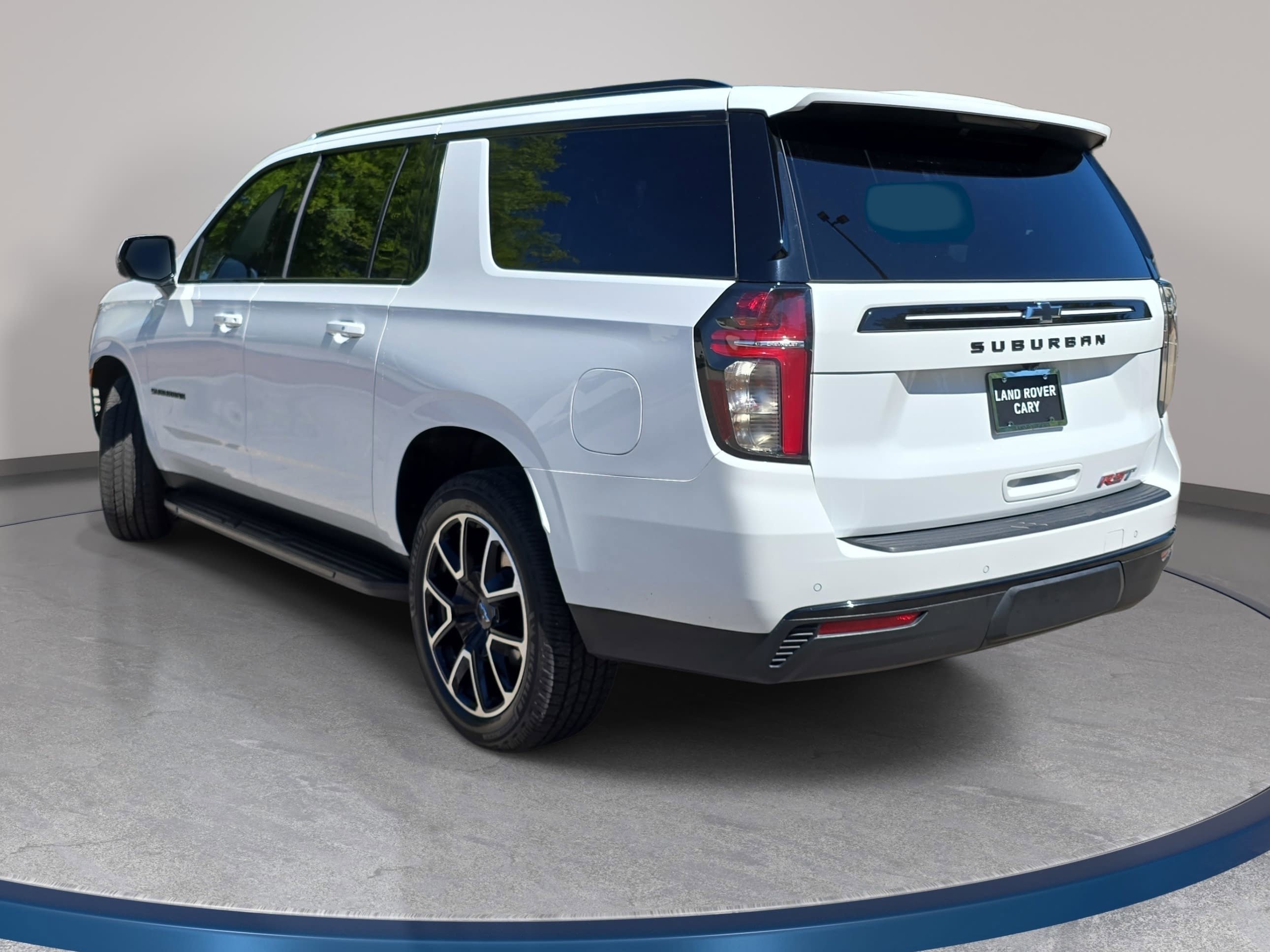 Used 2023 Chevrolet Suburban RST w/ Luxury Package AWD/4WD image 7