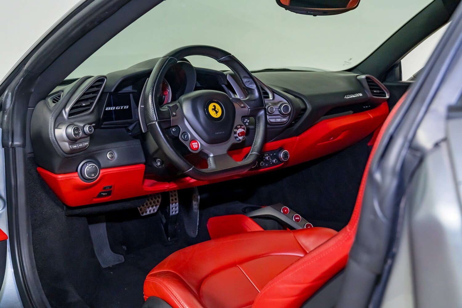 Used 2017 Ferrari 488 GTB RWD image 18