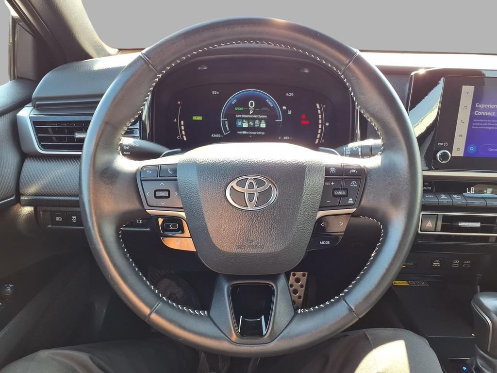 Used 2025 Toyota Camry SE FWD image 17
