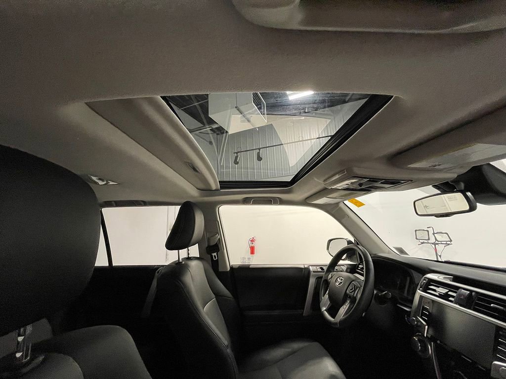 Used 2022 Toyota 4Runner SR5 Premium w/ Moonroof Package AWD/4WD image 26