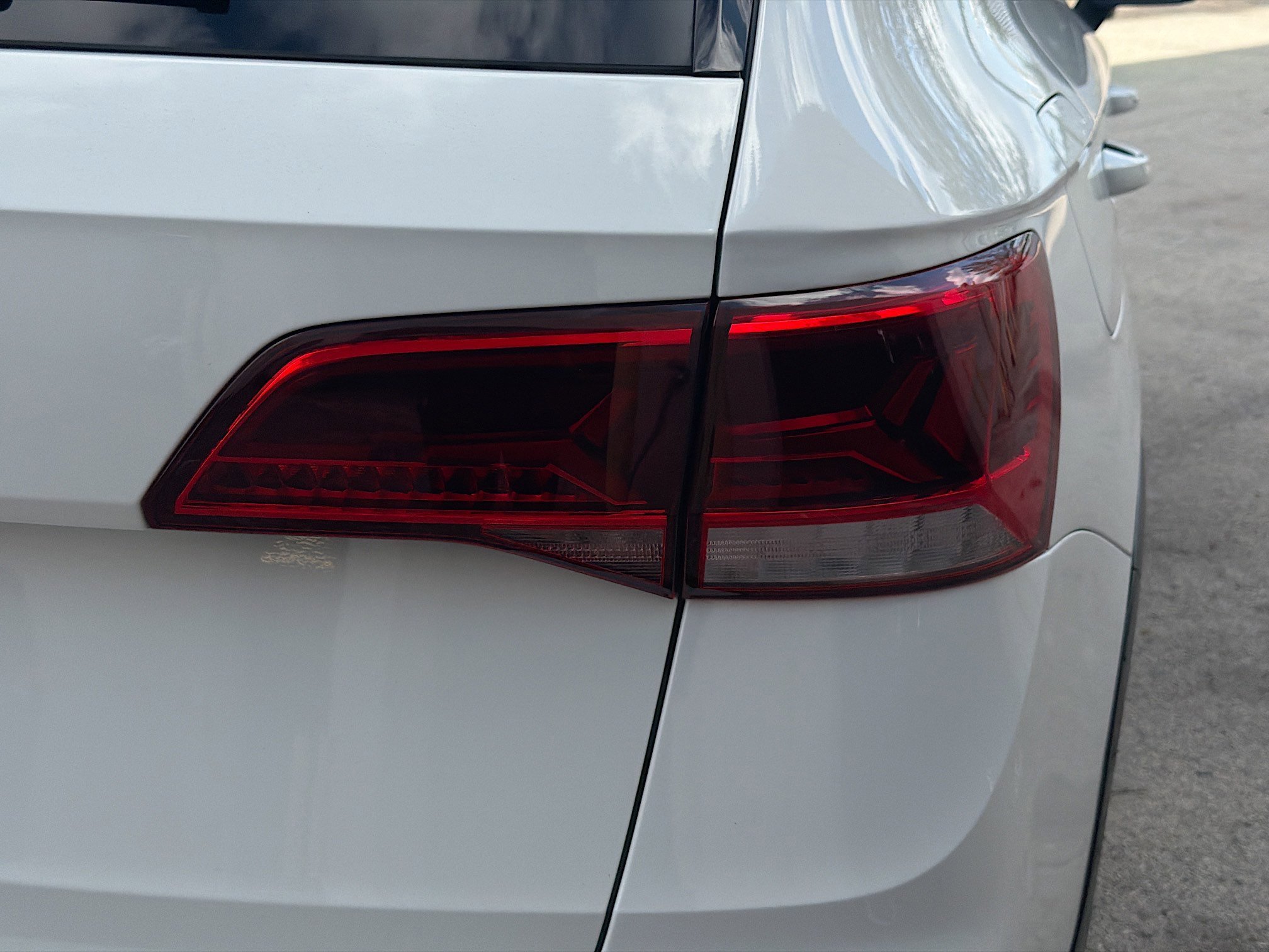 Used 2022 Volkswagen Taos SE w/ Panoramic Sunroof Package FWD image 26