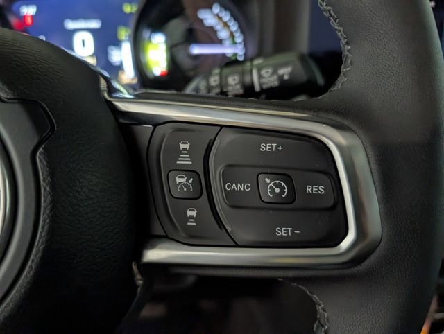 Used 2025 Jeep Wrangler Unlimited Sahara AWD/4WD image 16