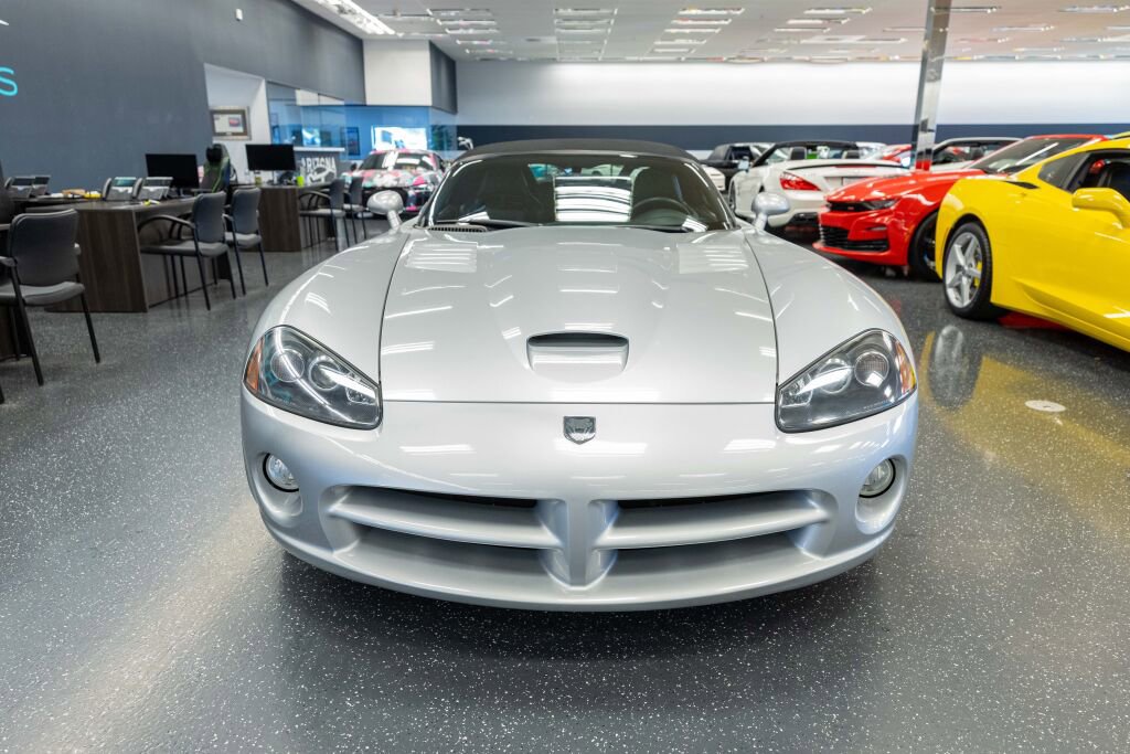 Used 2003 Dodge Viper SRT-10 image 2