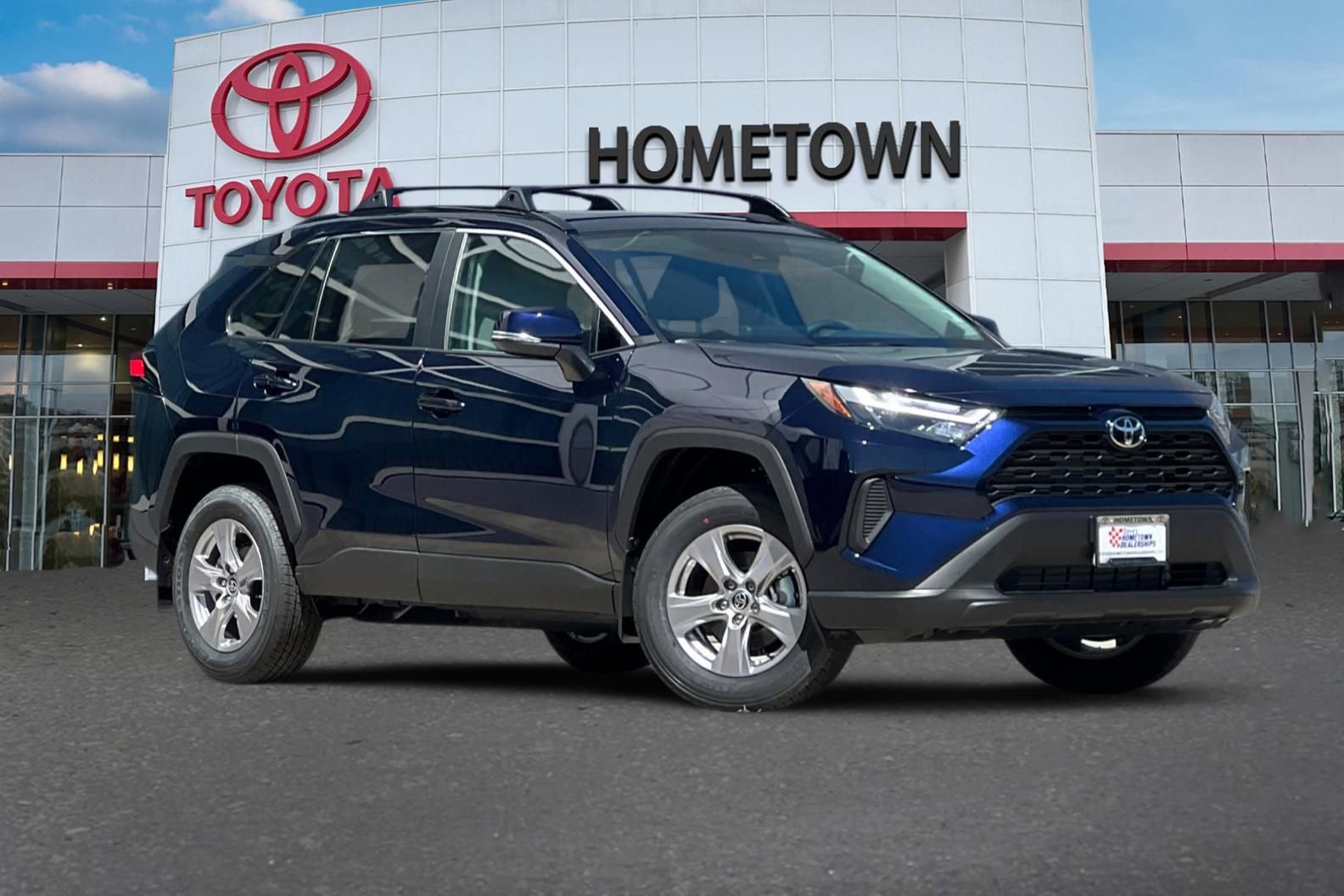 Used 2025 Toyota RAV4 XLE w/ Convenience Package AWD/4WD image 2