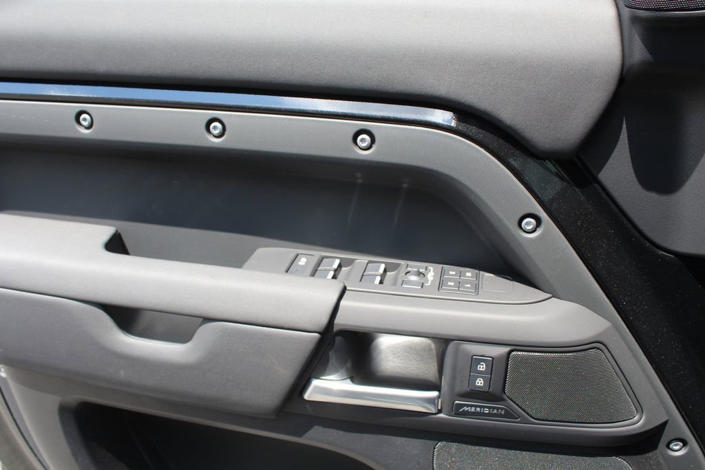 Used 2025 Land Rover Defender 110 S AWD/4WD image 18