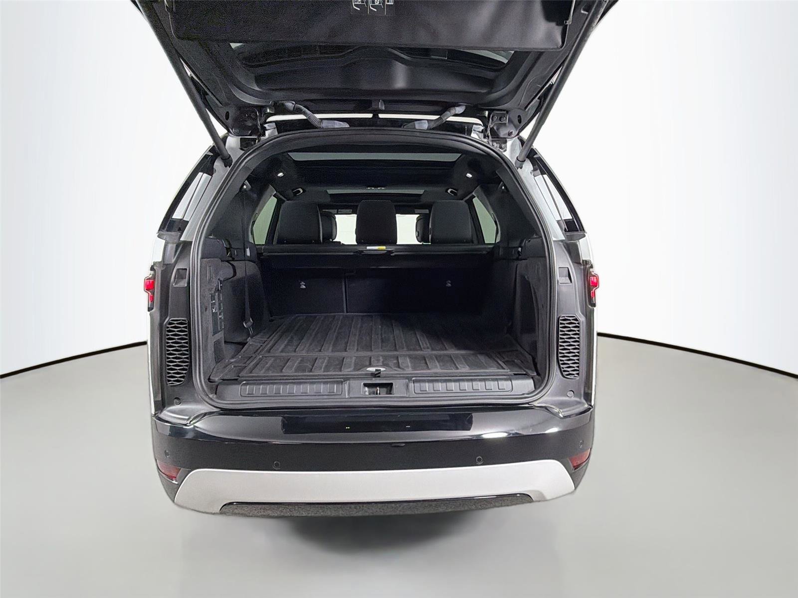 Certified 2024 Land Rover Discovery Dynamic SE AWD/4WD image 27