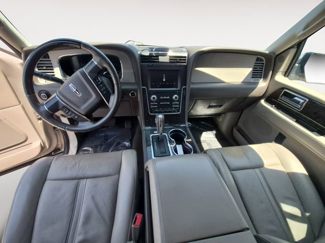 Used 2017 Lincoln Navigator L Select AWD/4WD image 10