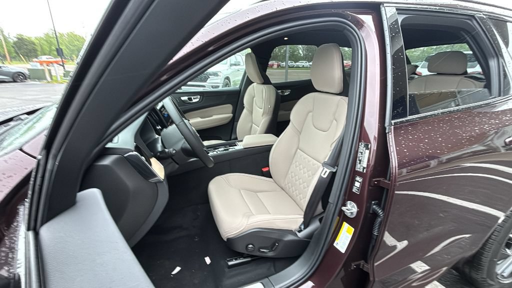 New 2026 Volvo XC60 B5 Plus AWD/4WD image 24