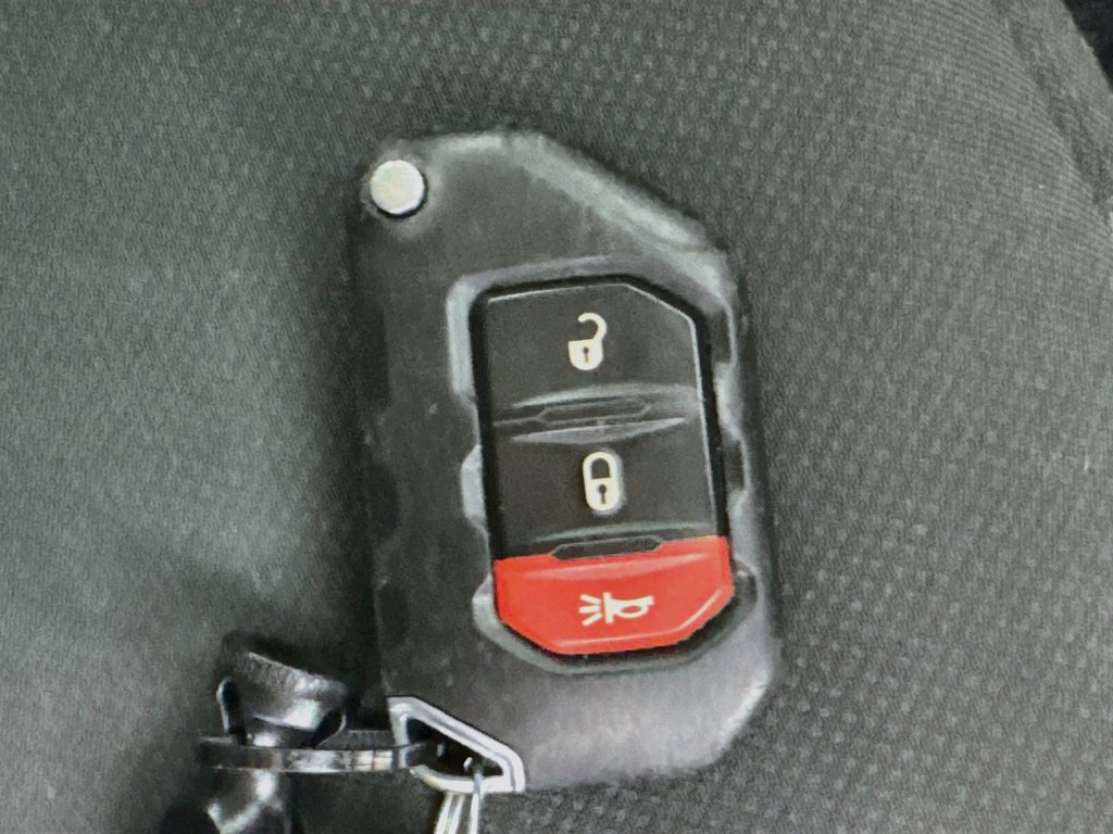 Used 2018 Jeep Wrangler Unlimited Sahara AWD/4WD image 36