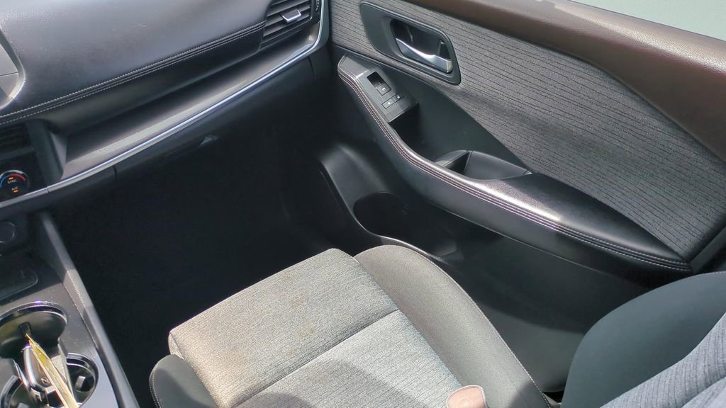 Used 2023 Nissan Rogue SV image 15