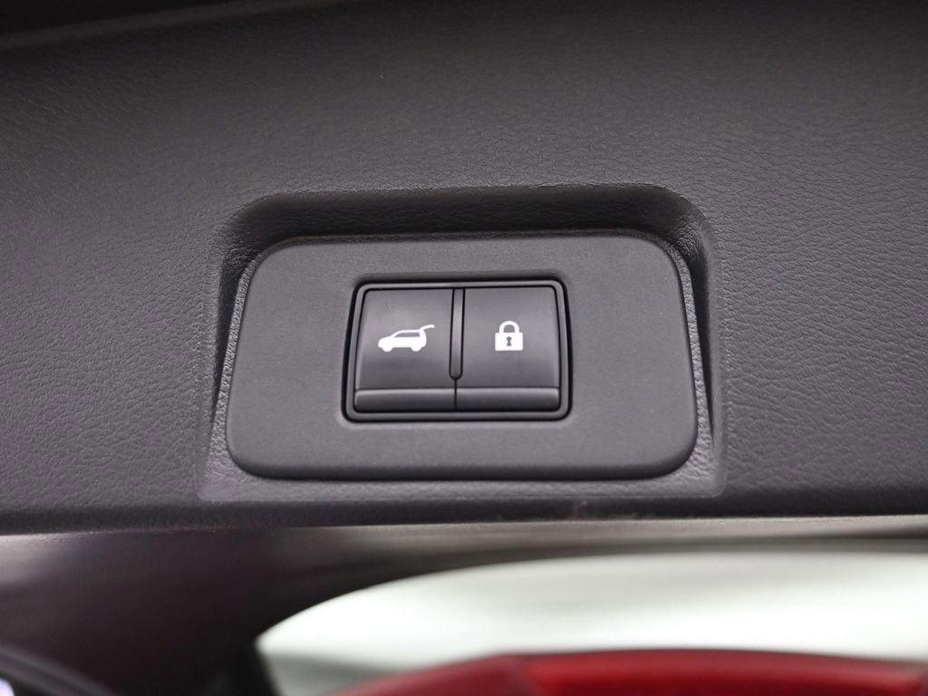 Used 2025 Nissan Rogue SV image 10