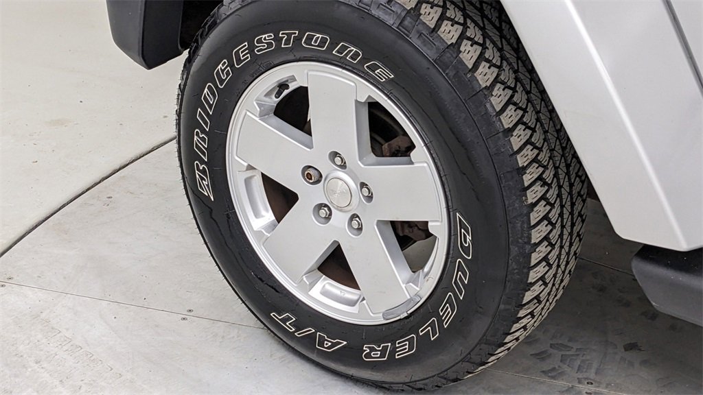 Used 2012 Jeep Wrangler Unlimited Sahara w/ Dual Top Group image 4