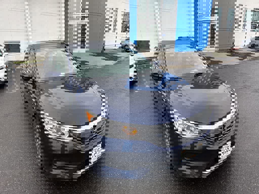 Used 2017 Honda Accord LX image 9